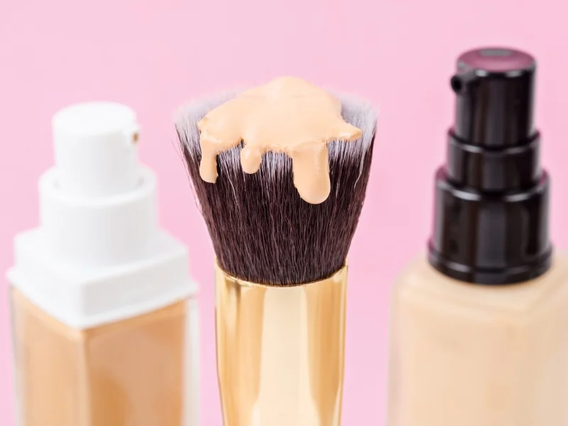 Beda Foundation vs Concealer: Kapan Pakai yang Mana?