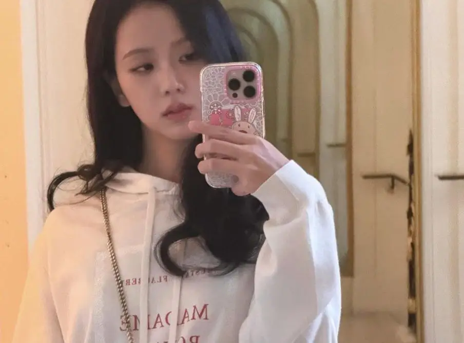 Jisoo BLACKPINK tampil Kasual di Paris/Gambar/Instagram: @sooyaa_