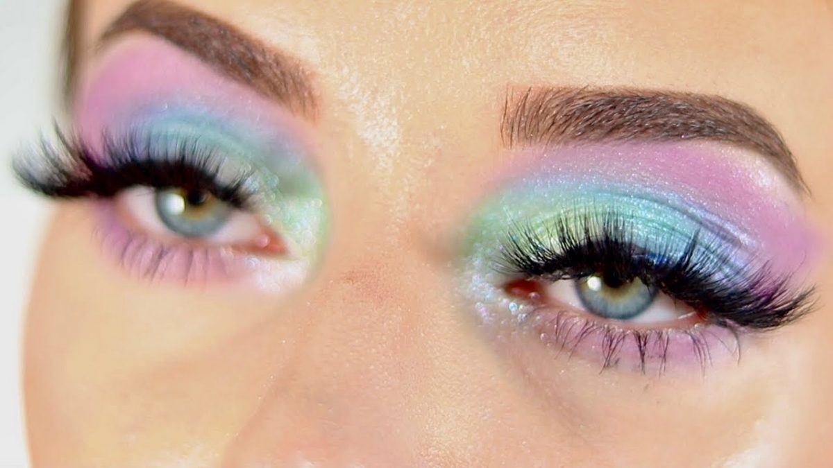 Cek Tips Gabungkan Neon Eyeliner dan Pastel Makeup